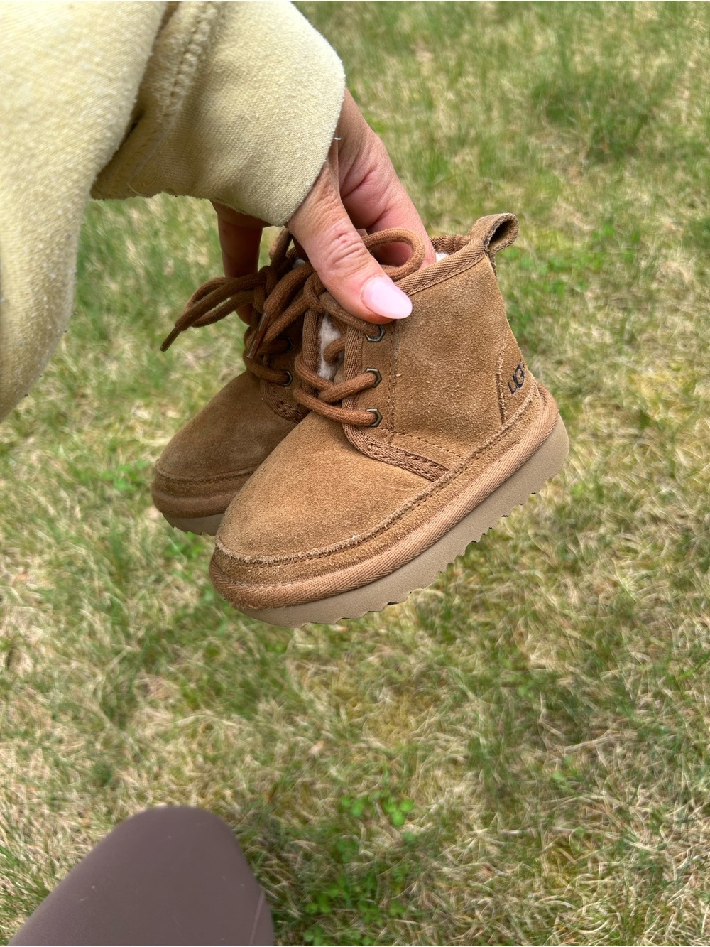UGG Kids Chestnut Suede Lace-Up Boots